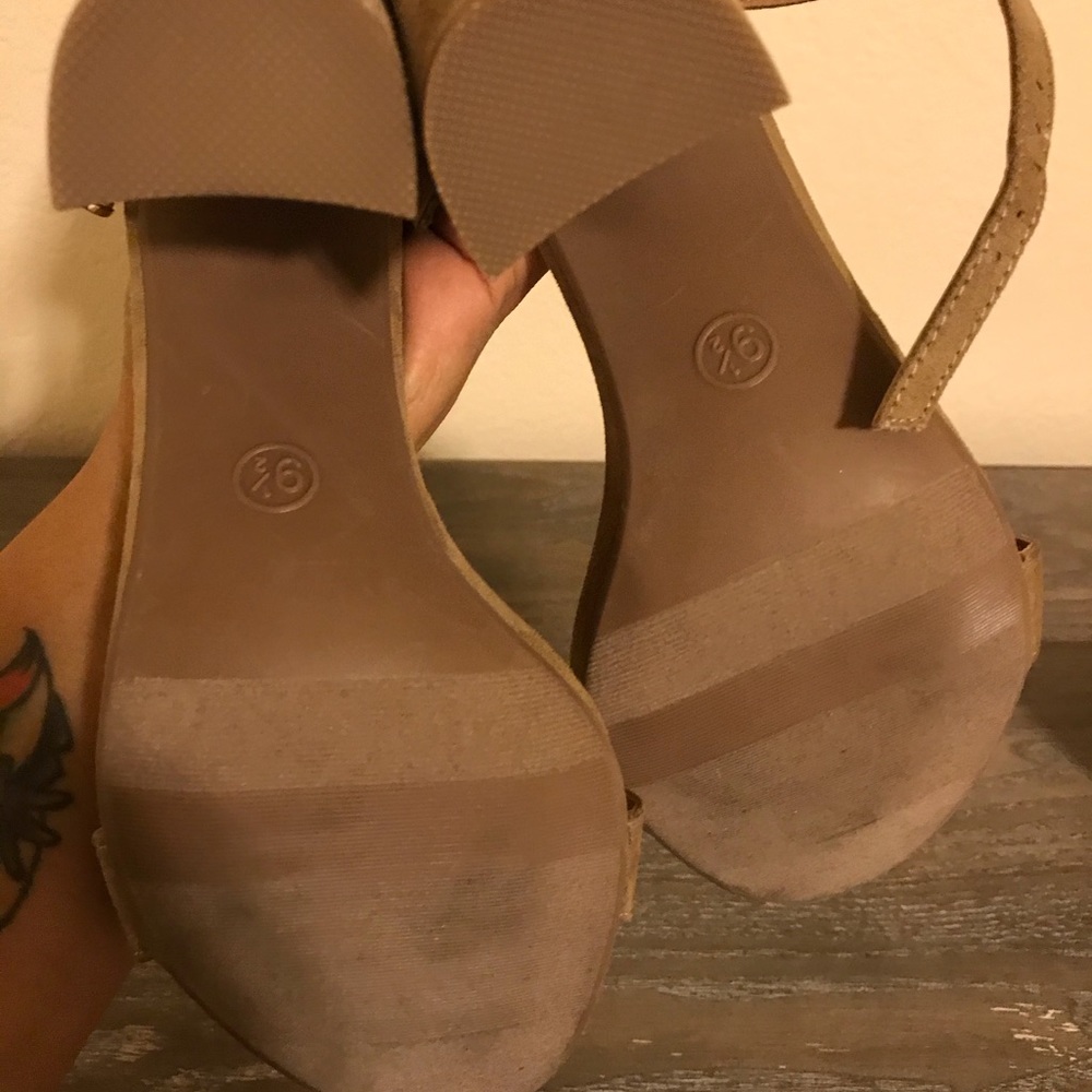 Heels - Picture 3 of 3